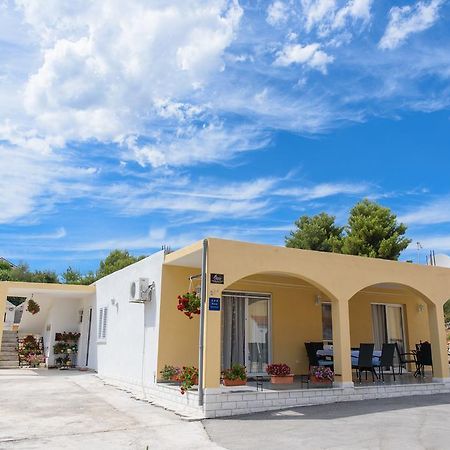 Apartments Patricia Trogir Exterior photo